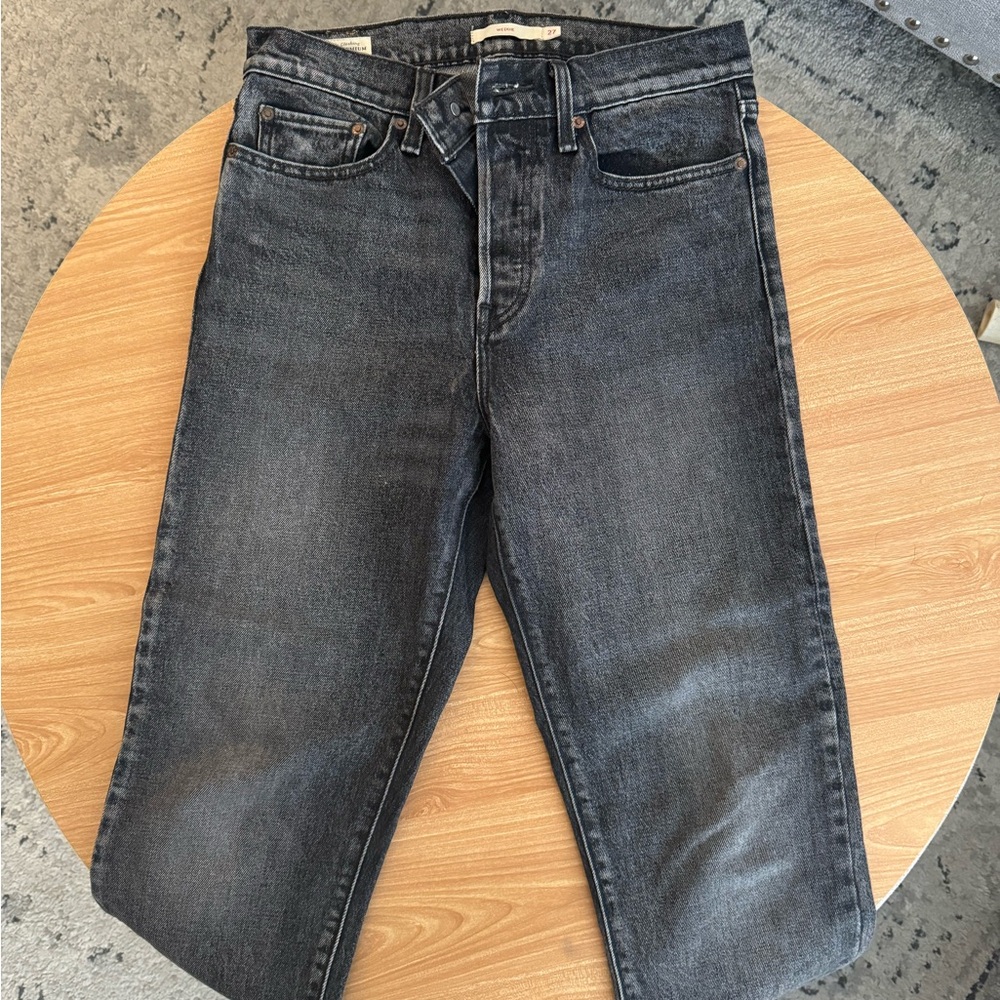 Levi’s Wedgie black jeans